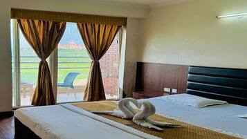 Super Deluxe Room With Balcony | In-room safe, desk, soundproofing, free WiFi