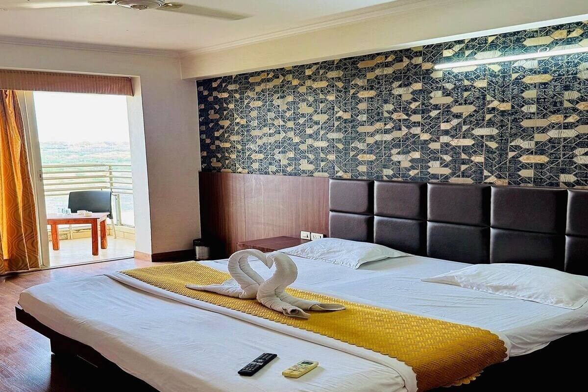 Super Deluxe Room With Balcony | Free WiFi