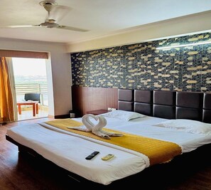 Super Deluxe Room With Balcony | In-room safe, desk, soundproofing, free WiFi