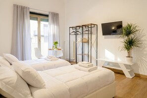 2 bedrooms, iron/ironing board, travel cot