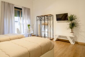 2 bedrooms, iron/ironing board, travel crib