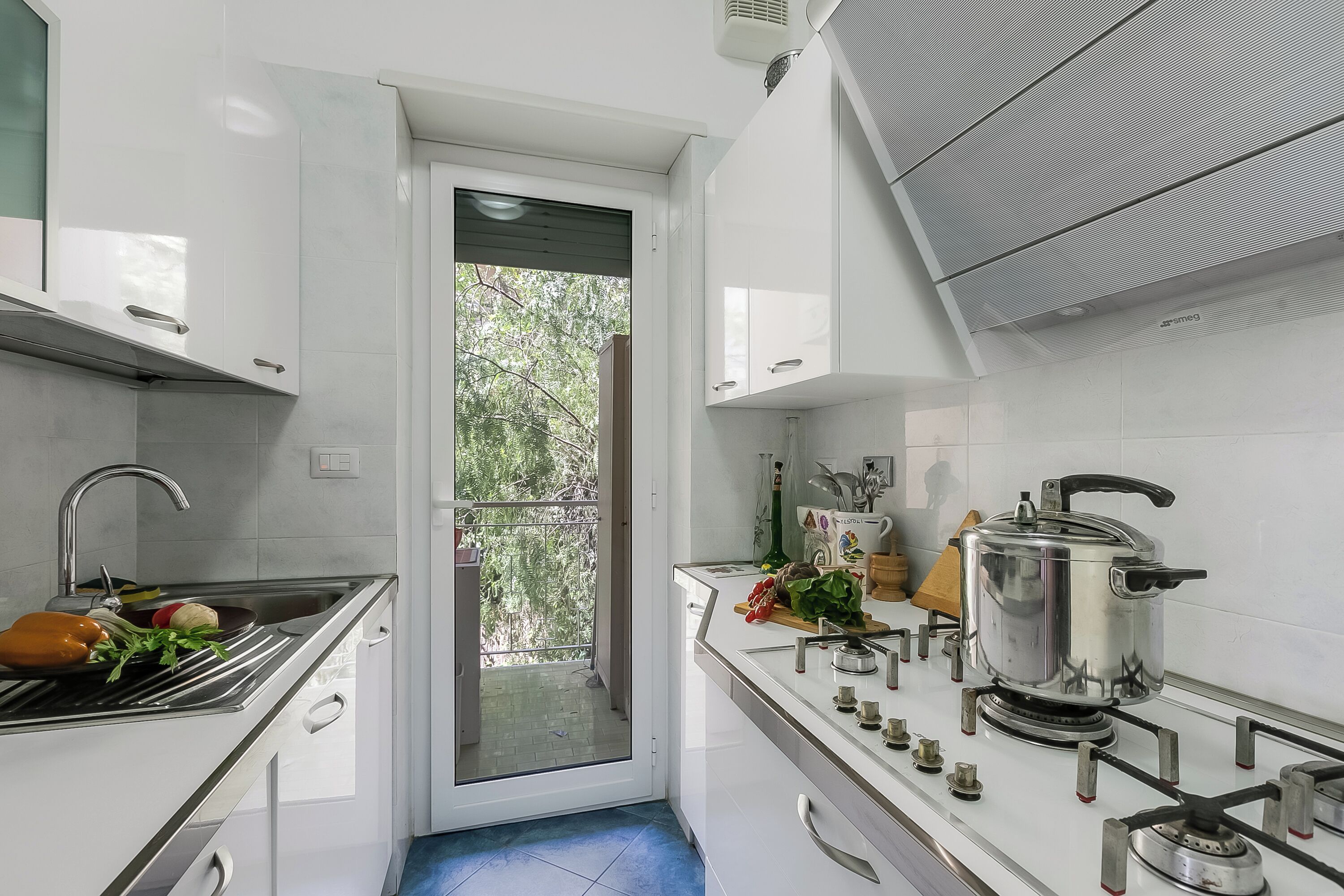 Family Apartment, Multiple Bedrooms, 2 Bathrooms (Owl House) | Private kitchen | Fridge, microwave, oven, stovetop