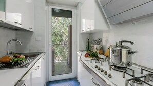 Private kitchen - Owl House, Sea-view Terrace Apt in Sanremo (Sanremo)