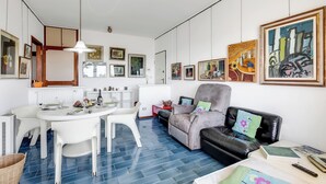 Living area - Owl House, Sea-view Terrace Apt in Sanremo (Sanremo)