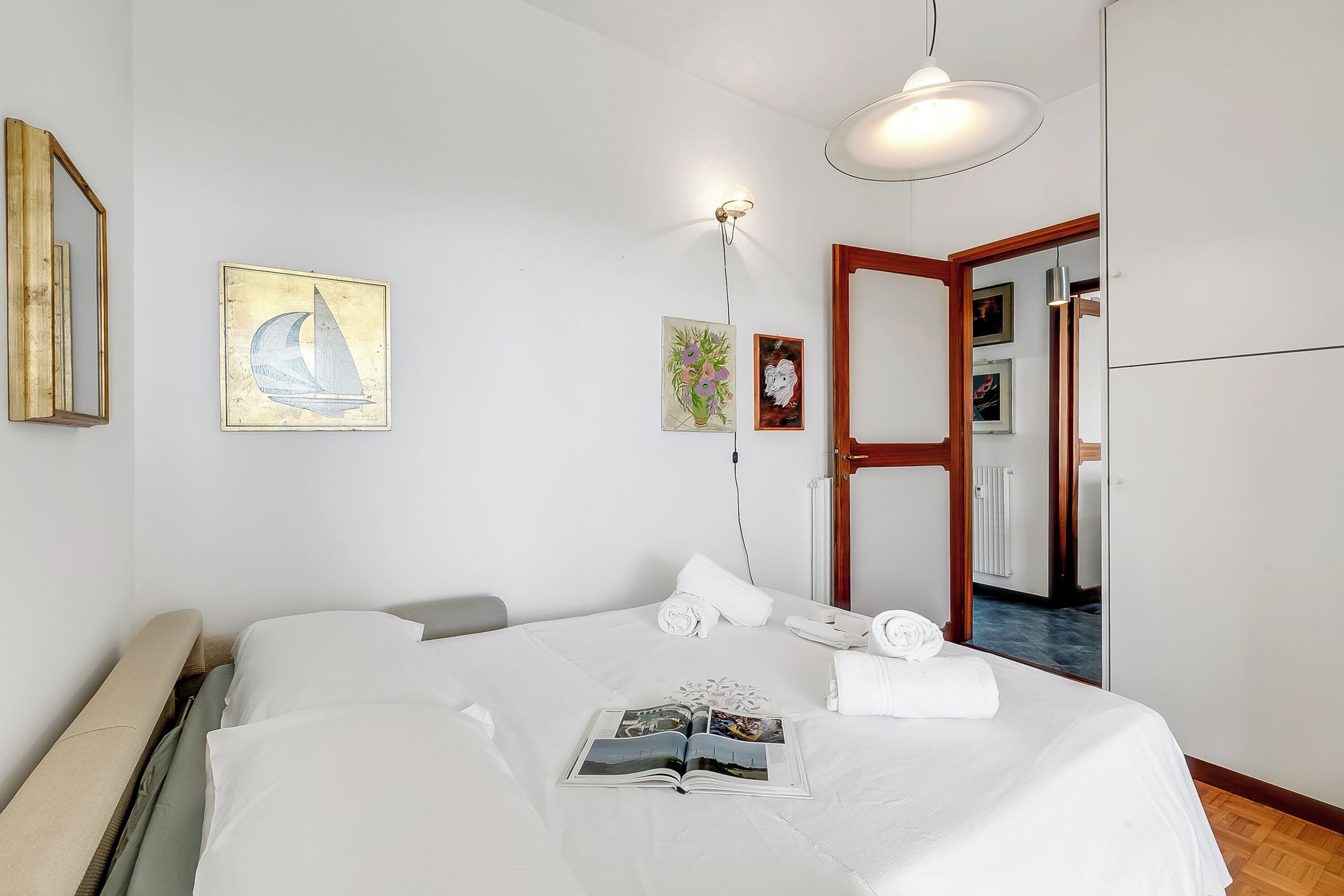 Familienapartment, Mehrere Schlafzimmer, 2 Bäder (Owl House) | 2 Schlafzimmer, Bügeleisen/Bügelbrett, Bettwäsche