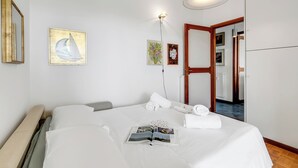 Room - Owl House, Sea-view Terrace Apt in Sanremo (Sanremo)
