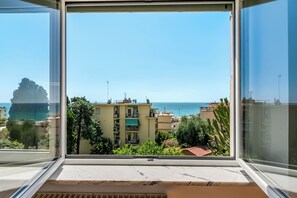 Interior - Owl House (Sanremo)