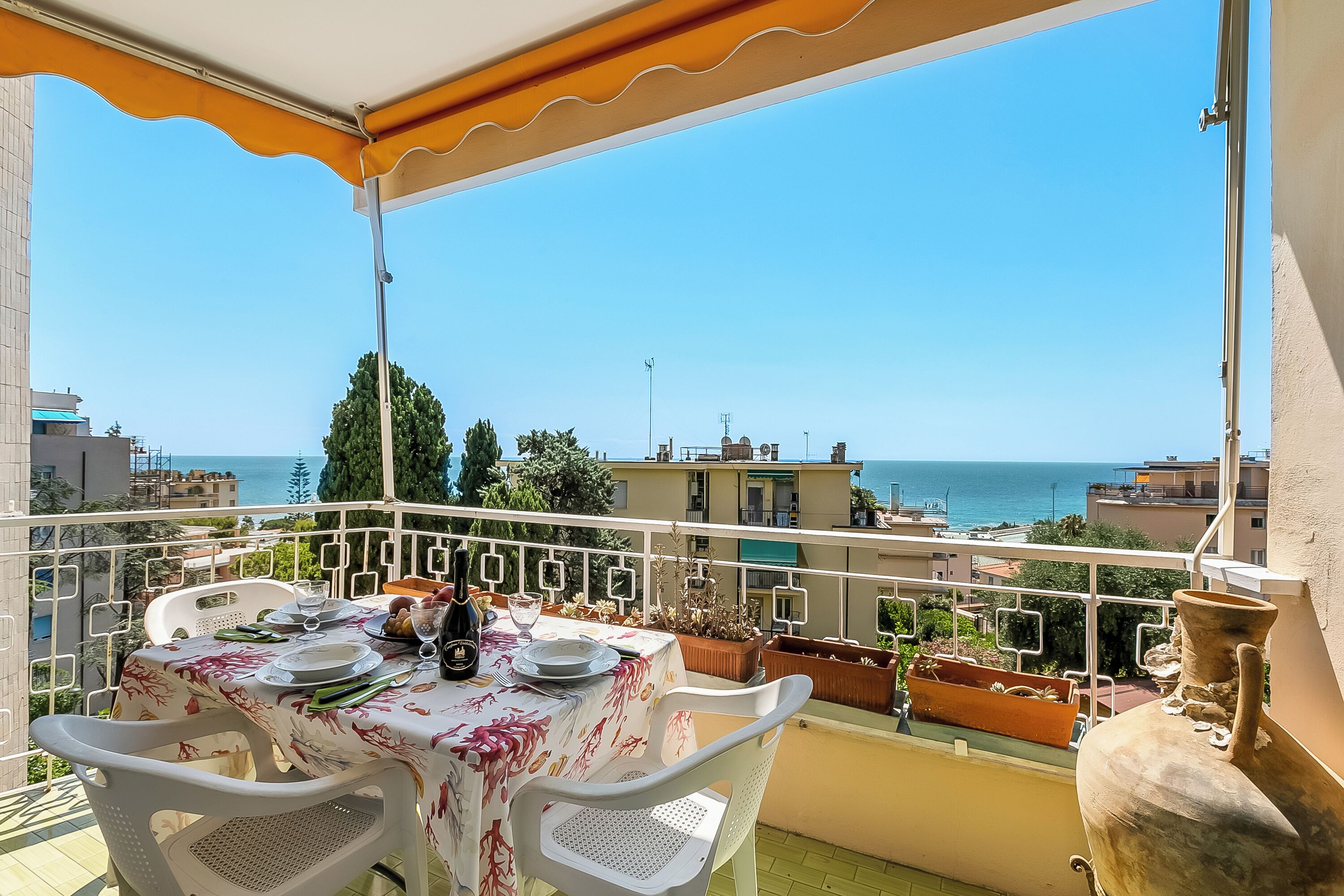 Family Apartment, Multiple Bedrooms, 2 Bathrooms (Owl House) | Outdoor dining