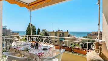 Familienapartment, Mehrere Schlafzimmer, 2 Bäder (Owl House) | Speisen im Freien