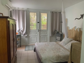 1 chambre, fer et planche à repasser, accès Internet, draps fournis