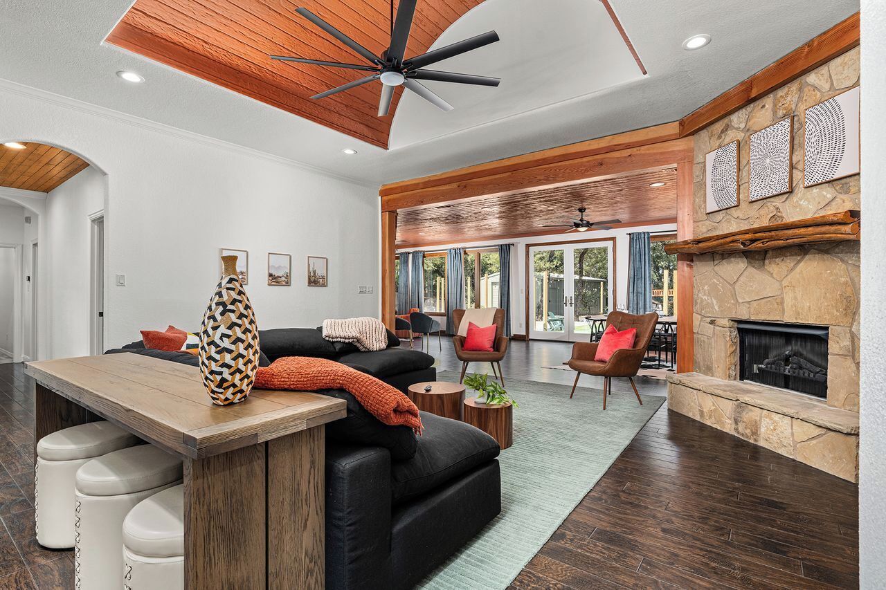 Smart TV, fireplace, video games, books