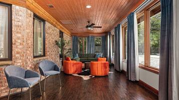 Smart TV, fireplace, video games, books