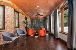 Smart TV, fireplace, video games, books