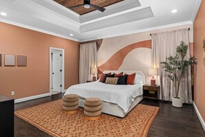 7 chambres, bureau, fer et planche à repasser, lit parapluie