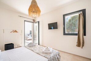 2 bedrooms, travel cot