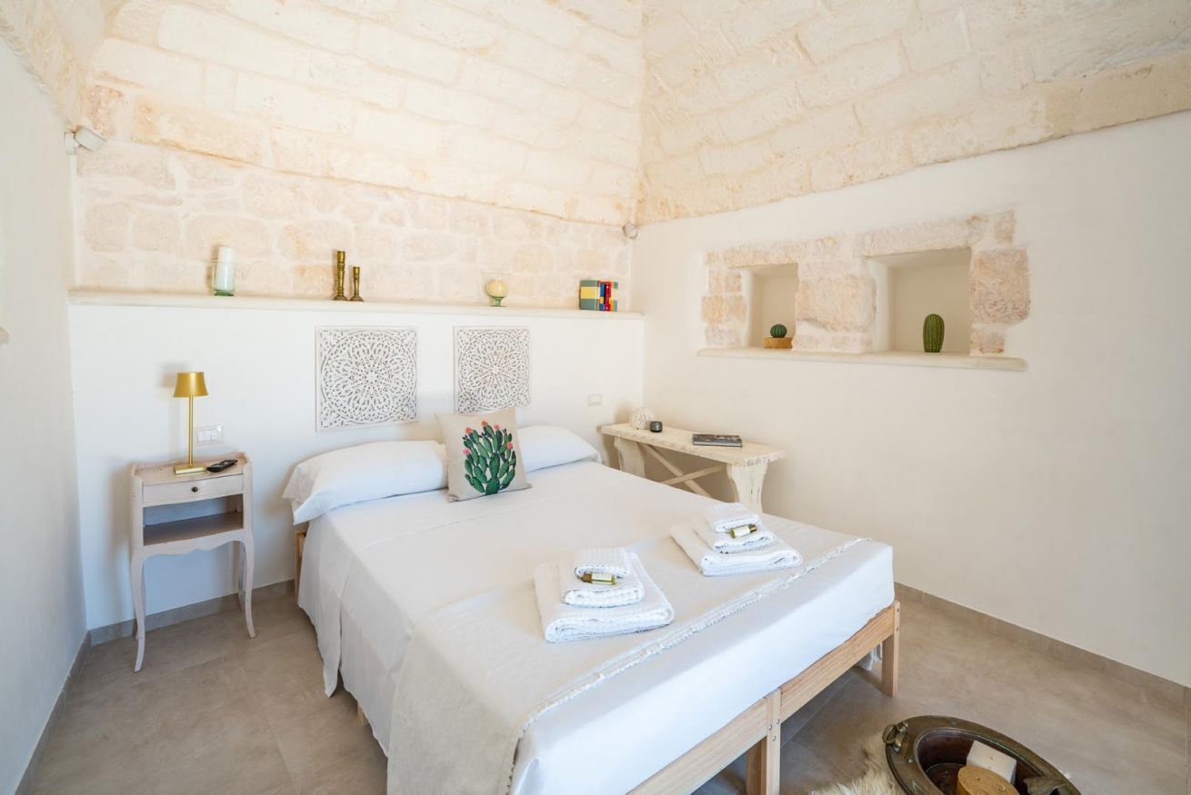 2 Schlafzimmer, Reisekinderbett