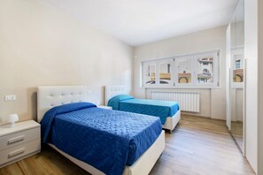 3 chambres, fer et planche à repasser, Wi-Fi, draps fournis