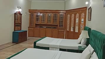 Chambre Triple | Bureau, Wi-Fi gratuit