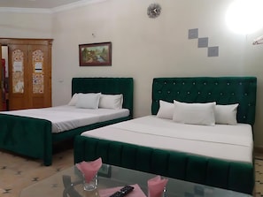 Habitación triple | Escritorio y wifi gratis