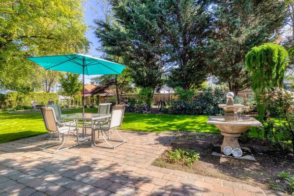 屋外ダイニングエリア