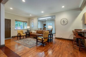 Smart TV, books, stereo