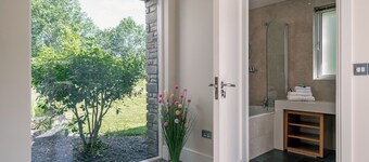 Spacious Kenmare Home to Sleep 8 Free use of Pool Onsite