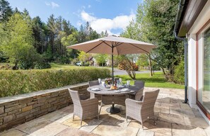 4 bedrooms - Spacious Kenmare Home to Sleep 8 Free use of Pool Onsite (Kenmare)