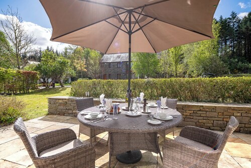 Spacious Kenmare Home to Sleep 8 Free use of Pool Onsite