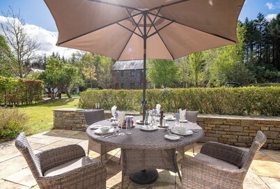 Spacious Kenmare Home to Sleep 8 Free use of Pool Onsite