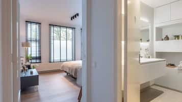 1 slaapkamer, een strijkplank/strijkijzer, gratis wifi, beddengoed