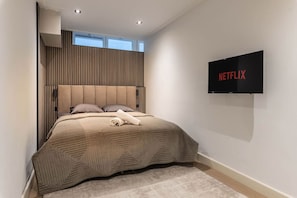 2 bedrooms, desk, iron/ironing board, free WiFi