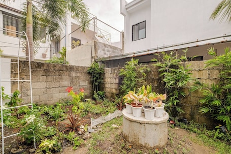 ํ์ฐ์ค, ์นจ์ค 3๊ฐ, ๋ฐ์ฝ๋, ์ ์ ์ ๋ง | ์ ์