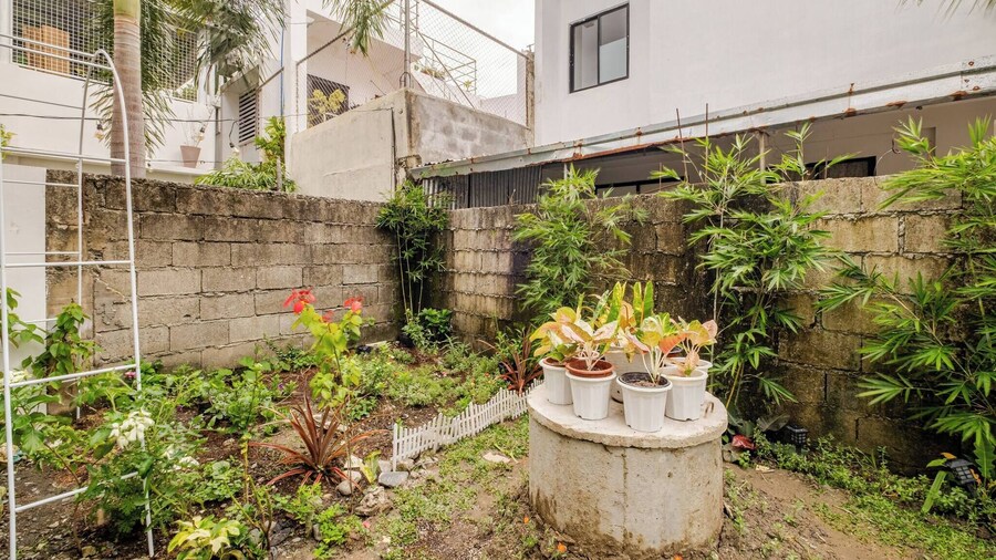 Charming Iloilo City House With Garden View