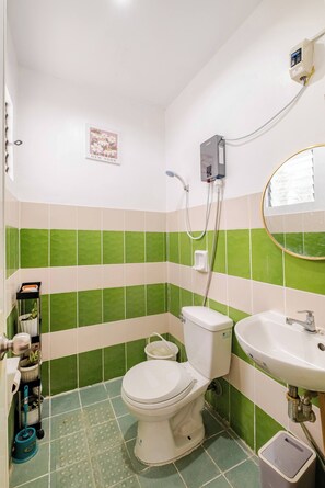 Bathroom - Charming Iloilo City House With Garden View (Iloilo)