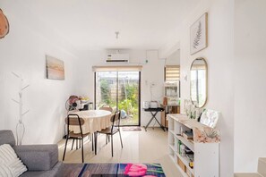 House, 3 Bedrooms, Balcony, Garden View | Dining room