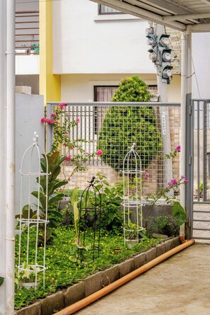 Garden - Charming Iloilo City House With Garden View (Iloilo)