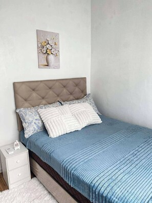4 bedrooms - Charming Iloilo City House With Garden View (Iloilo)