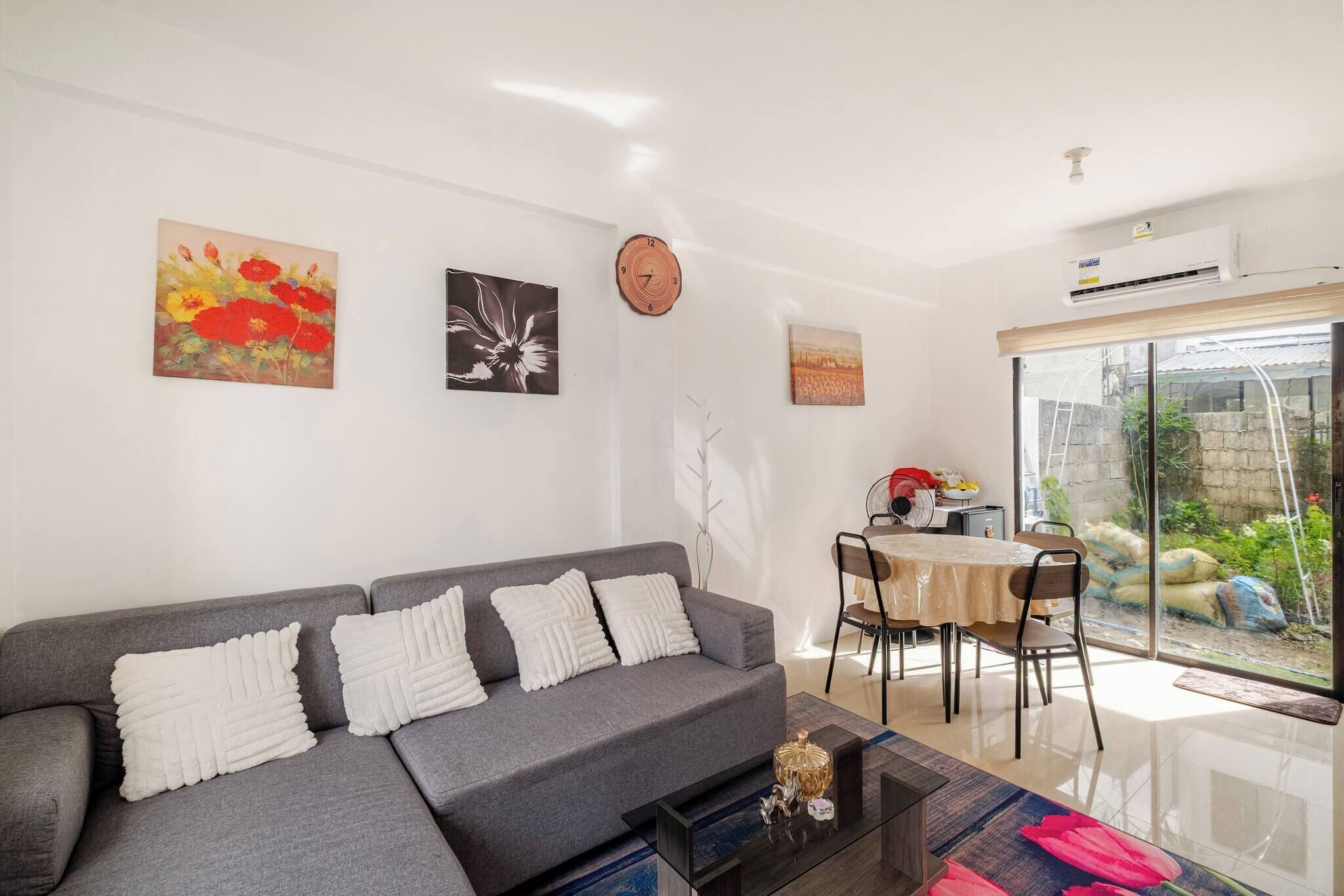 Casa, 3 quartos, sacada, vista para o jardim | Sala de estar | Livros