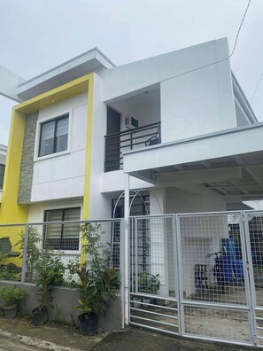 Casa, 3 dormitoris, balcó, vistes al jardí | Exterior