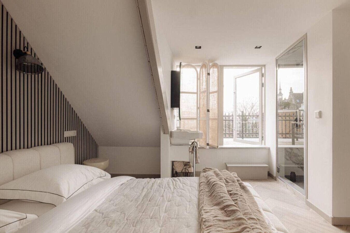 2 slaapkamers, een bureau, een strijkplank/strijkijzer, gratis wifi