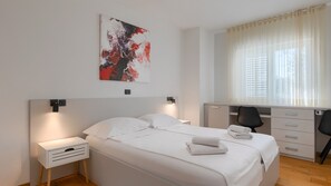 3 bedrooms, iron/ironing board, free WiFi, bed sheets