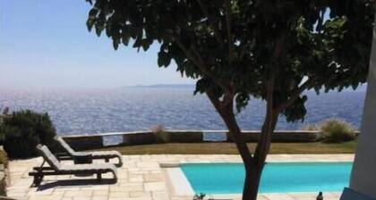 Stunning villa with a pool and with a private beach in Kea, Cyclades.