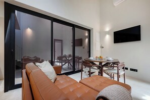Nhà Duplex trung tâm thành phố, 1 giường đôi, không hút thuốc | Khu phòng khách | TV
