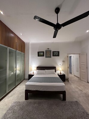 3 bedrooms, in-room safe, iron/ironing board, free WiFi