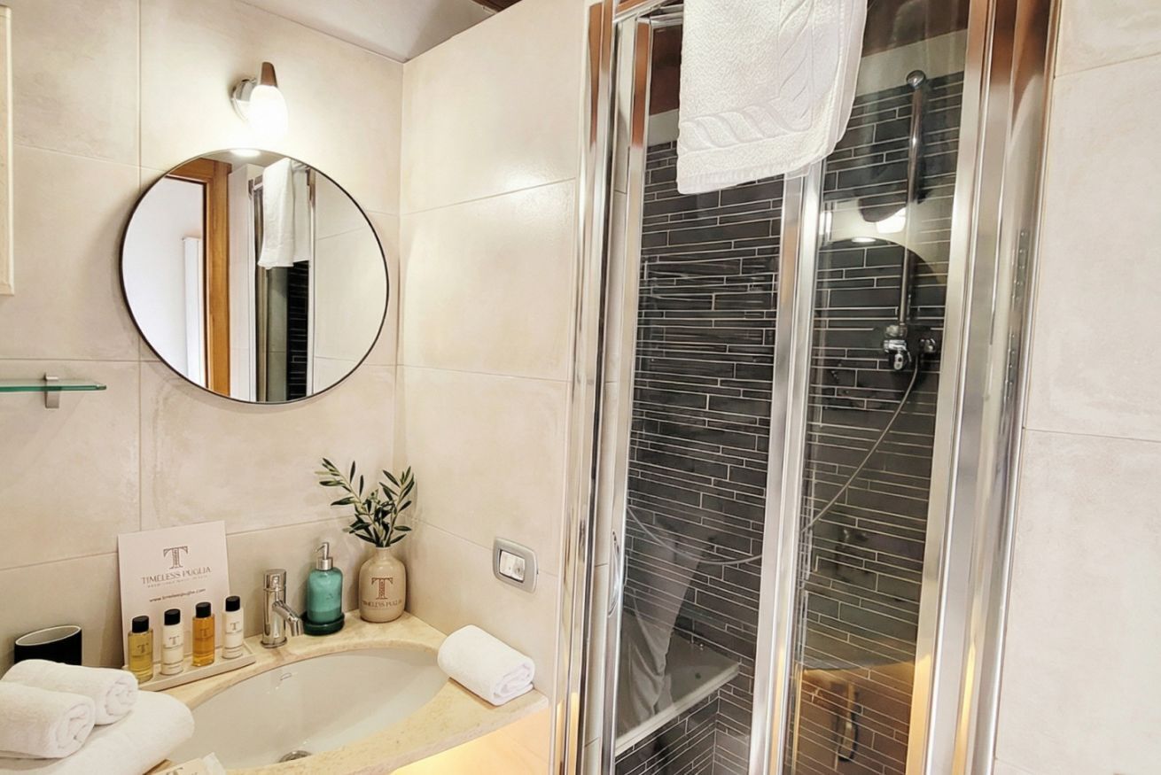 Doccia, bidet, asciugamani, shampoo
