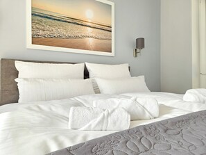 2 bedrooms, travel cot, free WiFi, bed sheets