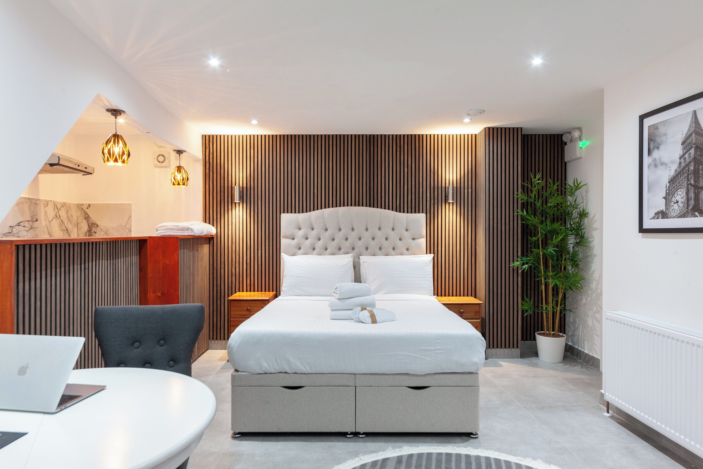 Luxury Studio | In-room safe, desk, laptop workspace, blackout drapes