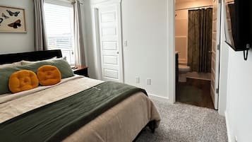 3 室のベッドルーム、アイロン / アイロン台、WiFi、ベッドシーツ