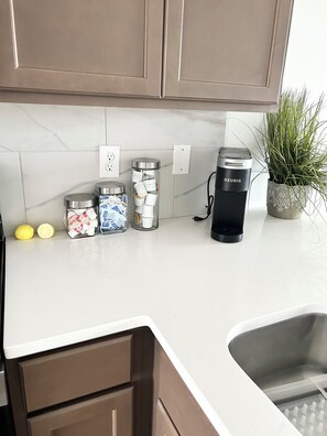 Mikrovågsugn, ugn, spishäll och diskmaskin