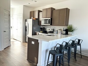 Mikroaaltouuni, uuni, liesi, astianpesukone